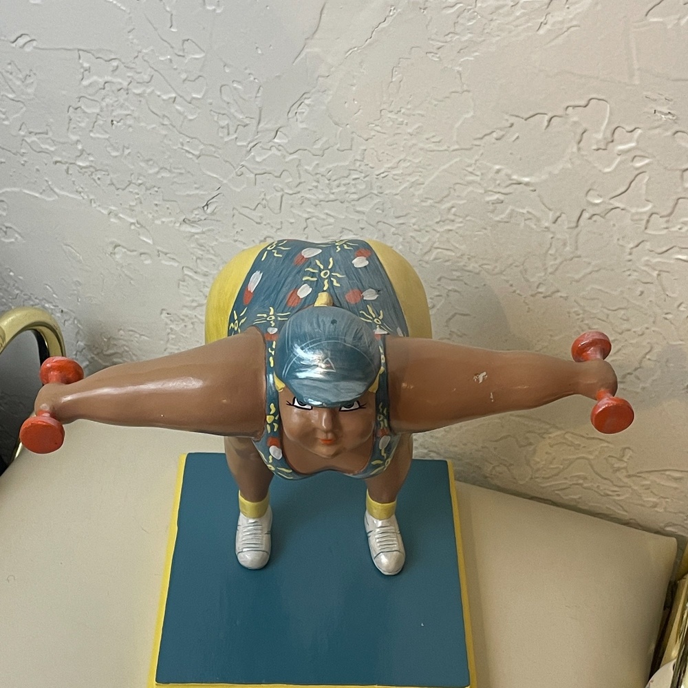VTG Studio Nova Adorable AF Woman Working Out 12" Statue - Picture 3 of 12